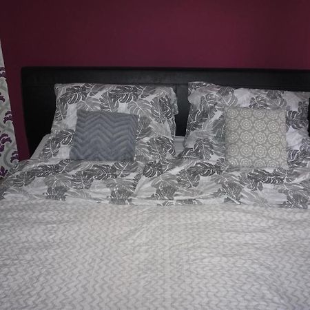 Edes Otthon Apartman Дьюла Екстер'єр фото