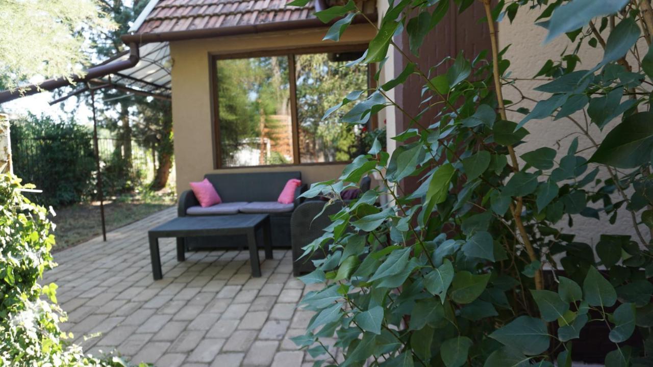 Edes Otthon Apartman Дьюла Екстер'єр фото
