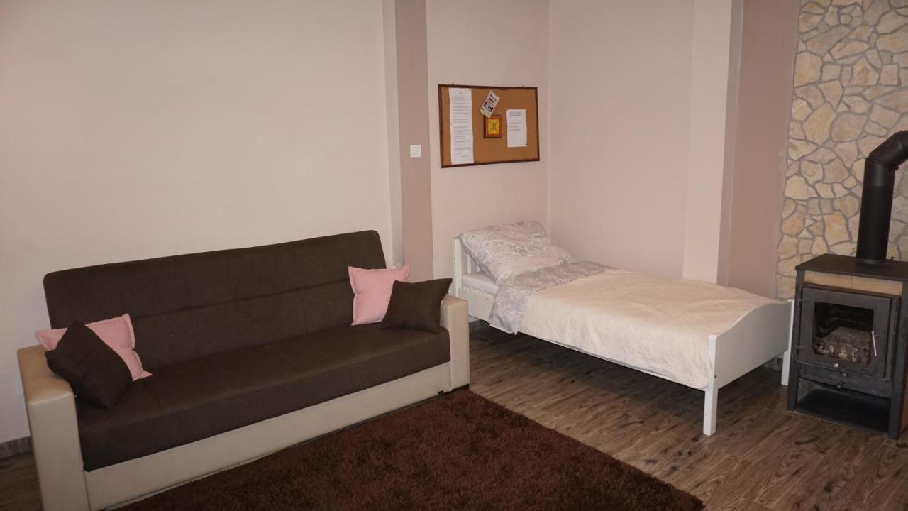 Edes Otthon Apartman Дьюла Екстер'єр фото